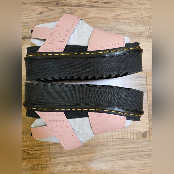 Dr. Martens VOSS WOMEN'S LEATHER STRAP PLATFORM SANDALS, size US 8 - Picture 6 of 12